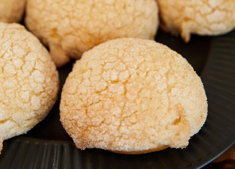 Universal Bakes and Cafe-Melon-shaped bread